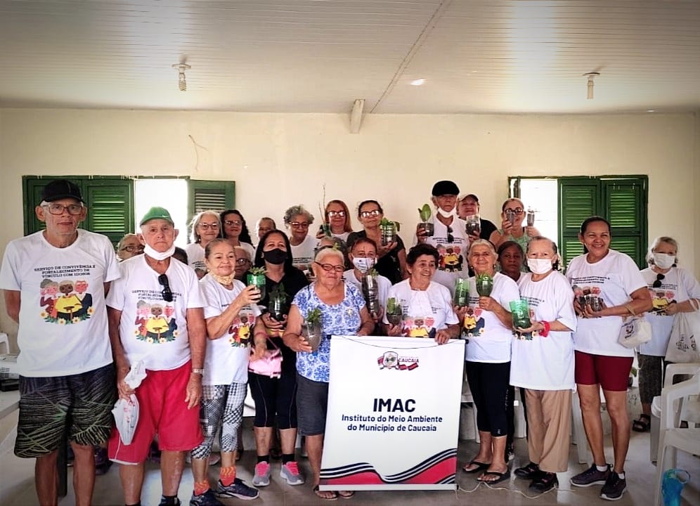 IMAC promove oficina de planejamento de horta para idosos no bairro Metrópole